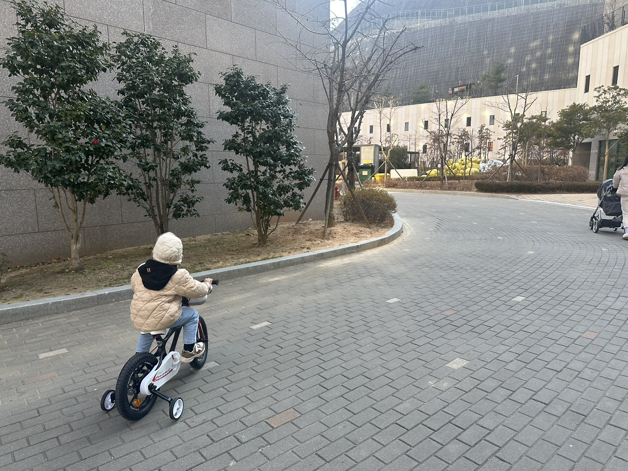 a6a6e68e-2c1a-488f-8974-ea2fc1a7afe2.jpg